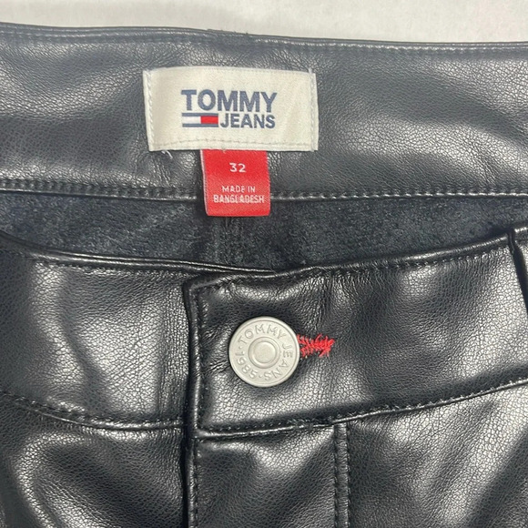 TOMMY JEANS
Women's Mid-Rise Faux-Leather Straight-Leg Pants Sz 32 - Picture 5 of 13